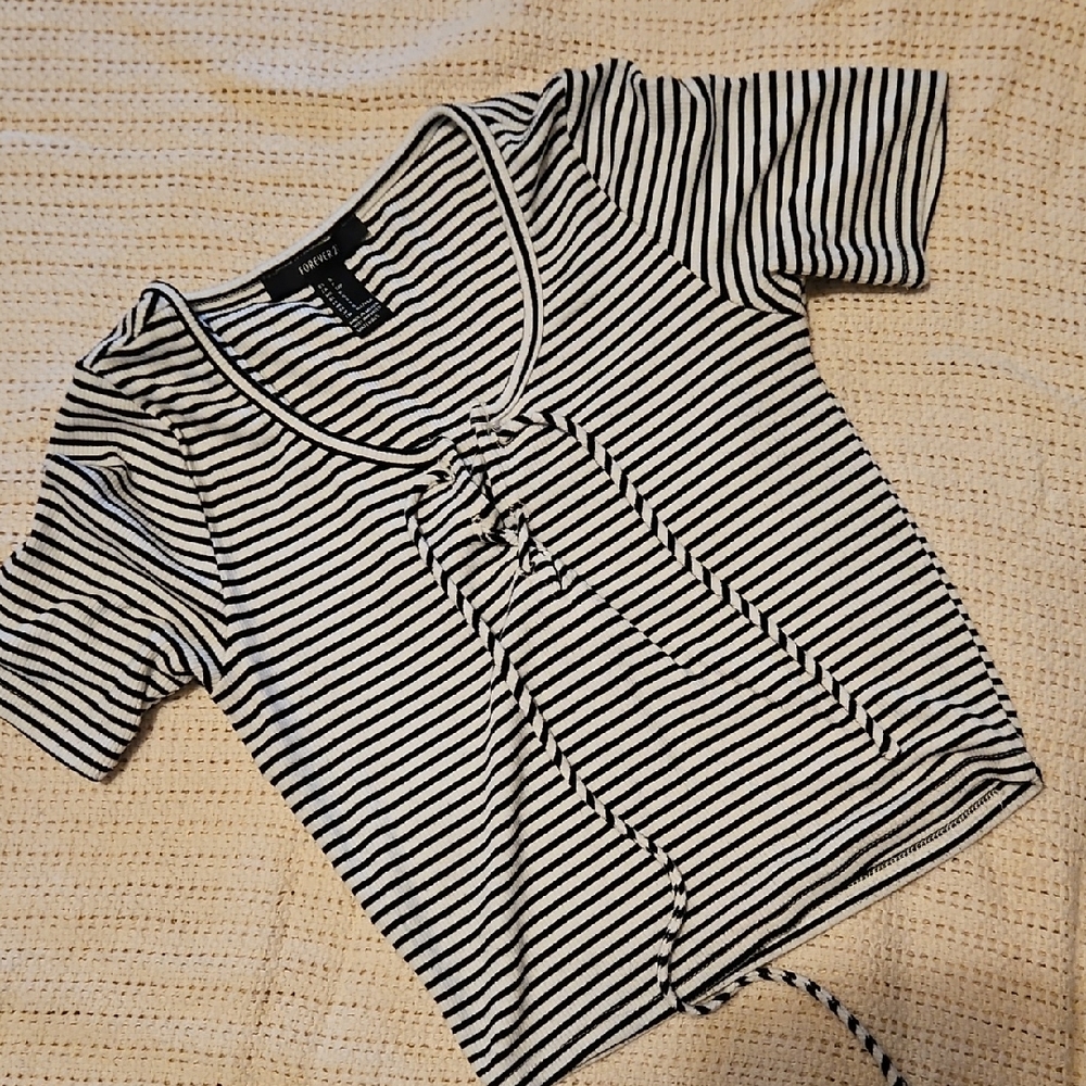 Forever 21 Size Small Black & White Striped Crop Top